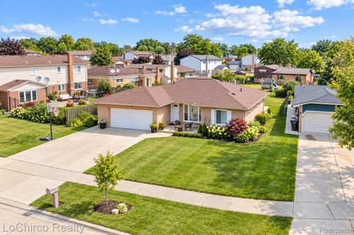 38134 Chatham Ct, Sterling Heights, MI, 48310-3320 | Card Image