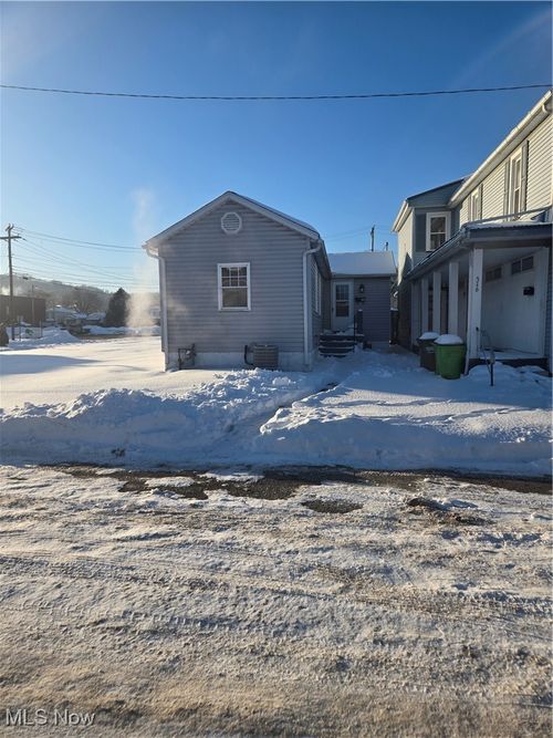 318 Bank St, Dennison, OH, 44621-1428 | Card Image