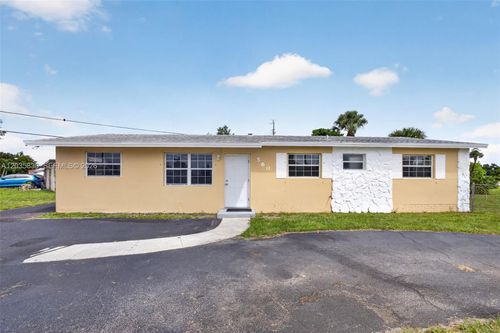 560 W 34th St, Riviera Beach, FL, 33404-3617 | Card Image