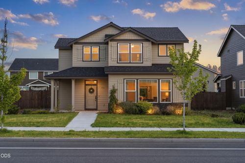 736 Nw 27th St, Redmond, OR, 97756-5538 | Card Image