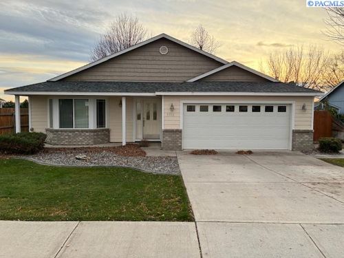 9316 Welsh Dr, Pasco, WA, 99301-3997 | Card Image