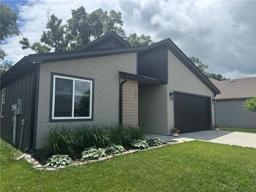 111 W 16th Ter, Eudora, KS, 66025-9202 | Card Image