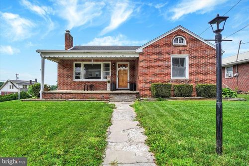 29 E George St, York New Salem, PA, 17371-2012 | Card Image