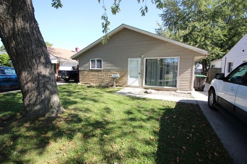 8071 Roosevelt St, Taylor, MI, 48180-2489 | Card Image