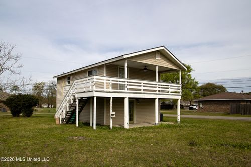 924 Washington St, Waveland, MS, 39576-2821 | Card Image