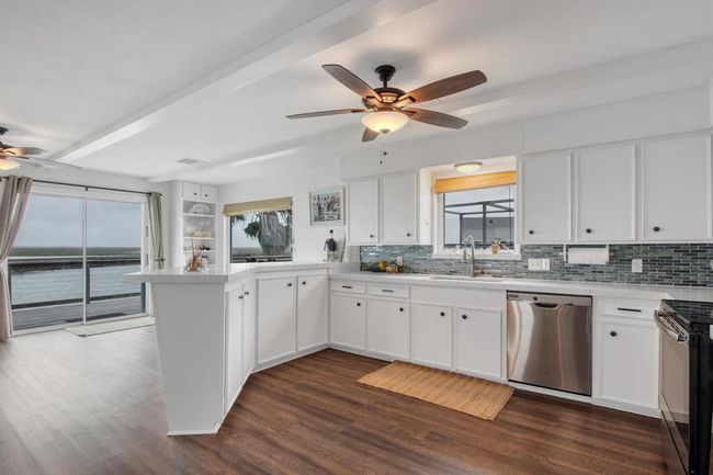 354 Ling Street, House other with 3 bedrooms, 3 bathrooms and 1 parking in Bayou Vista TX | Image 26