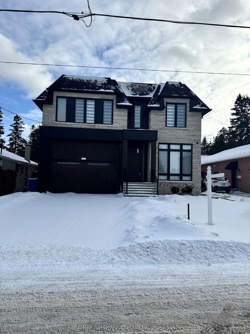 81 Child Dr, Aurora, ON, L4G1Y8 | Card Image