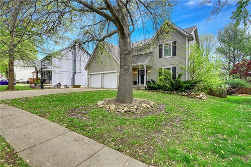 1721 Ne Debonair Dr, Lee's Summit, MO, 64086-6246 | Card Image