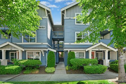203-1652 25th Pl Ne, Issaquah, WA, 98029-2607 | Card Image
