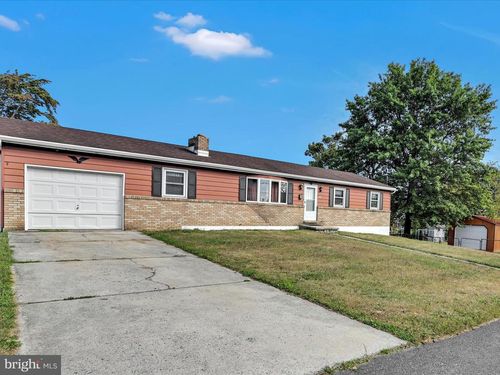 425 W John St, FRACKVILLE, PA, 17931-1113 | Card Image