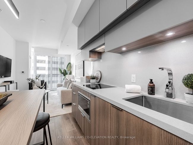 1003 - 8 Eglinton Ave E, Condo with 1 bedrooms, 1 bathrooms and null parking in Toronto ON | Image 10