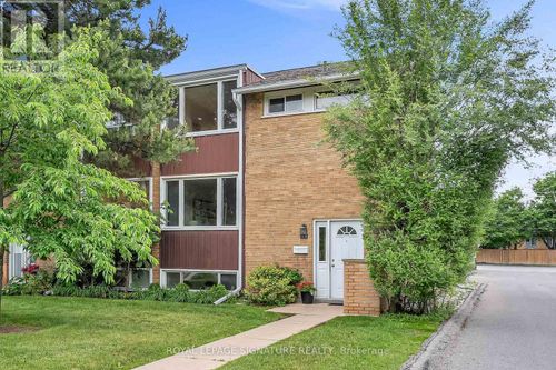 115 Southill Drive, Toronto (Banbury-Don Mills), ON, M3C2H9 | Card Image