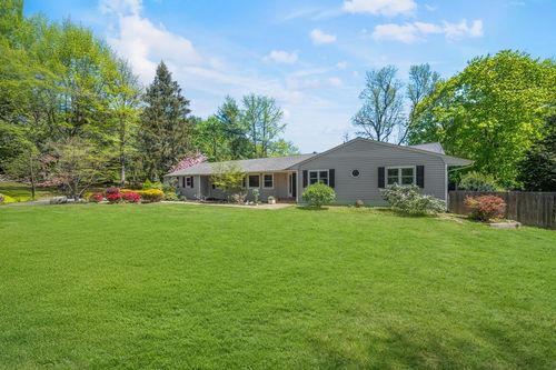 85 Meadow Glen Rd, Fort Salonga, NY, 11768-2715 | Card Image