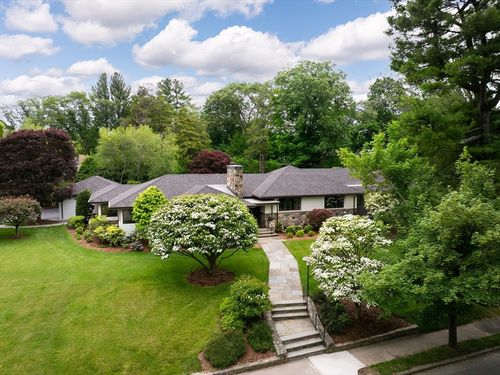 68 Mignon Rd, Newton, MA, 02465-2623 | Card Image