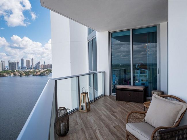 UNIT-2105 - 17111 Biscayne Blvd, Condo with 2 bedrooms, 3 bathrooms and null parking in Aventura FL | Image 13