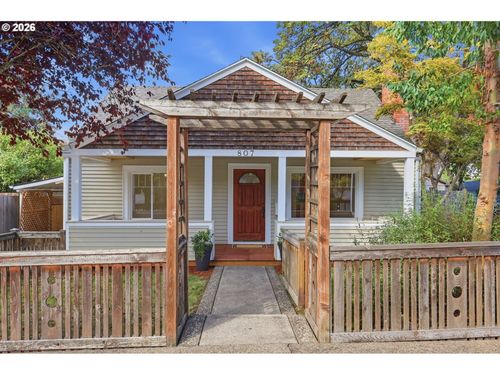 807 W 19th Ave, Eugene, OR, 97402-4044 | Card Image