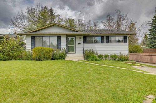 146 Oakmoor Place Sw, Calgary, AB, T2V4A3 | Card Image