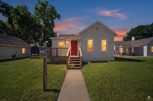 221 W 10th St, Junction City, KS, 66441-2355 | Card Image