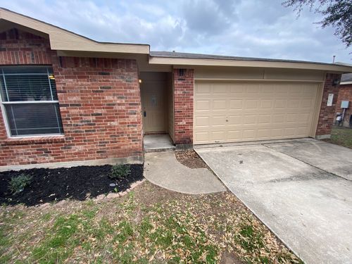 258 Western Dr, Kyle, TX, 78640-5355 | Card Image