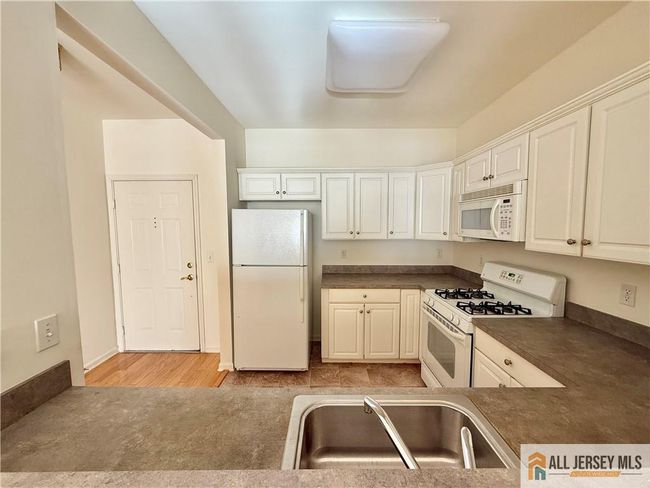 APT-211 - 540 Cranbury Rd, Townhouse with 1 bedrooms, 1 bathrooms and null parking in East Brunswick NJ | Image 6