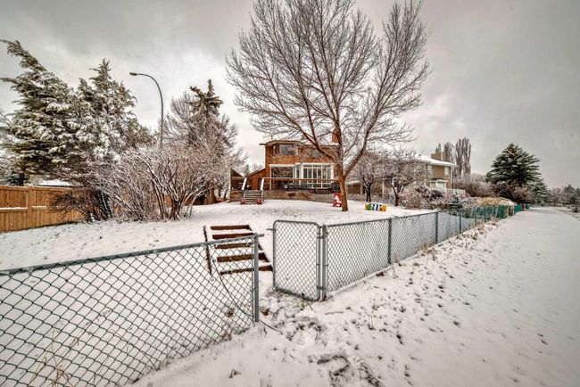 240 Deer River Place Se, Home with 4 bedrooms, 3 bathrooms and 4 parking in Calgary AB | Image 37
