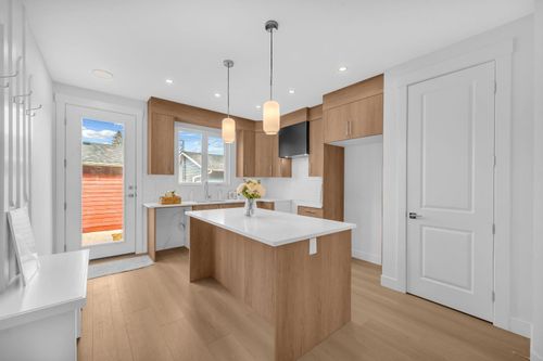 2-426 13 Ave Ne, Calgary, AB, T2E1C2 | Card Image