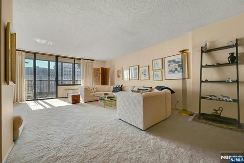 300 Winston Dr, Cliffside Park, NJ, 07010-3236 | Card Image