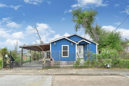 5015 Falls St, Houston, TX, 77026-2636 | Card Image