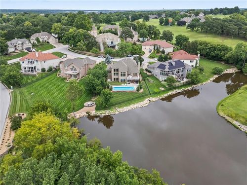 609 Ne Persimmon Cir, Lee's Summit, MO, 64064-2128 | Card Image