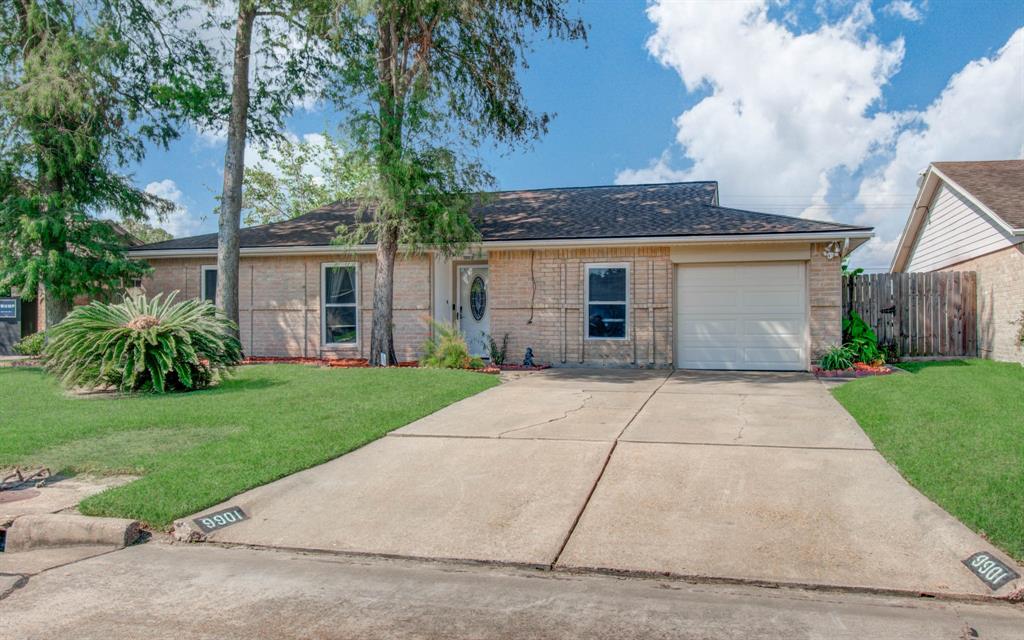 Thrush St, LA Porte, TX 77571