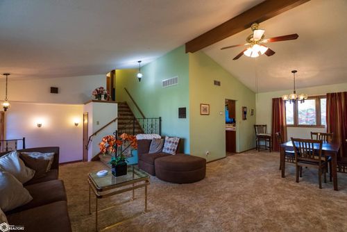 207 N 10th St, Albia, IA, 52531-2917 | Card Image