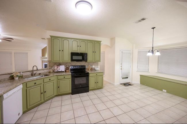 8729 Shavano Dr, House other with 3 bedrooms, 2 bathrooms and null parking in Fort Worth TX | Image 11