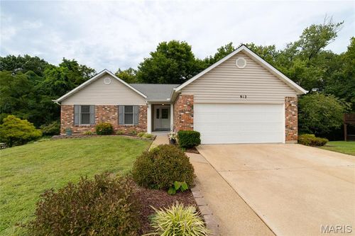 912 Gastorf Pl, Florissant, MO, 63031-6547 | Card Image