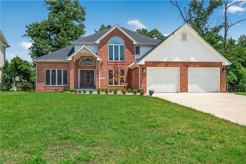 47 Stonehenge Dr, Bentonville, AR, 72712-4092 | Card Image