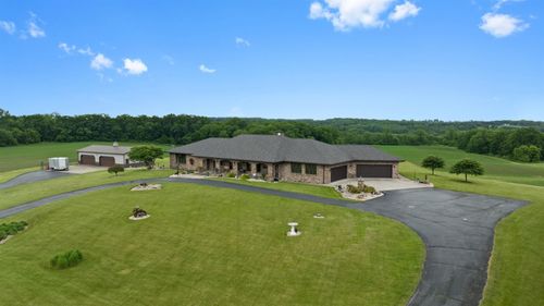 2765 W Pines Rd, Oregon, IL, 61061-9074 | Card Image