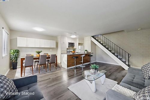 apt-3-34717 Alvarado Niles Rd, Union City, CA, 94587-4524 | Card Image