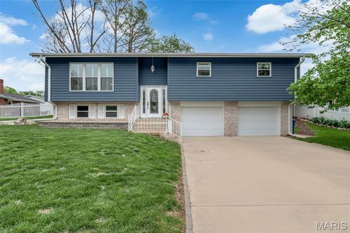 820 Treadway Ave, Saint Charles, MO, 63301-1582 | Card Image