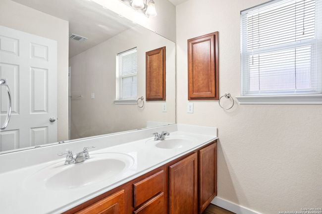 8607 Cheyenne Blf, House other with 4 bedrooms, 2 bathrooms and null parking in Converse TX | Image 14
