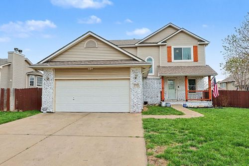 2712 Rushwood Dr, Augusta, KS, 67010-2411 | Card Image