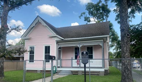917 Pinckney St, Houston, TX, 77009-8616 | Card Image