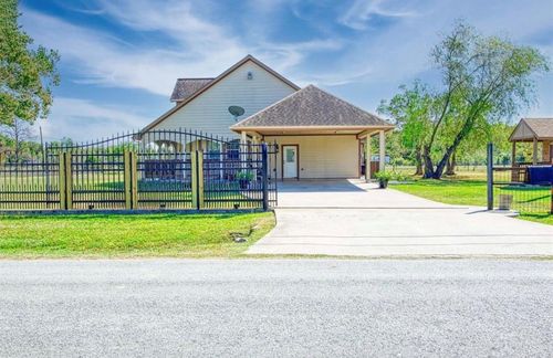 390 County Road 4871, Dayton, TX, 77535-7990 | Card Image