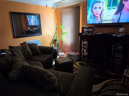 19470 Grandville Ave, Detroit, MI, 48219-2132 | Card Image