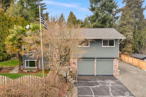 19332 53rd Ave Ne, Lake Forest Park, WA, 98155-3024 | Card Image