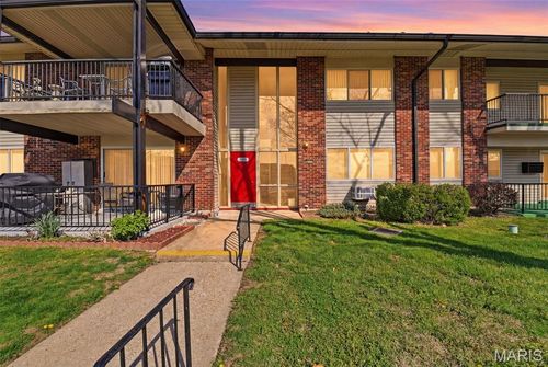 c-9965 Bunker Hill Dr, Saint Louis, MO, 63123-7451 | Card Image