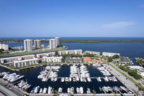 apt-102-21 Yacht Club Dr, North Palm Beach, FL, 33408-3955 | Card Image