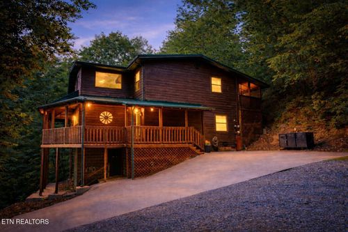2202 Applewood Rd, Sevierville, TN, 37862-7198 | Card Image