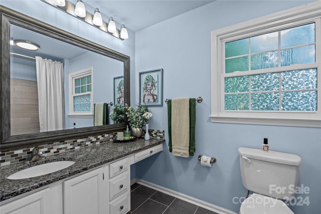Secondary Bathroom | Image 30