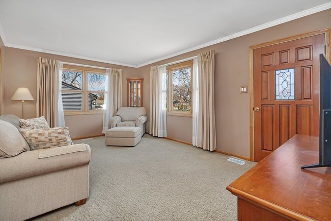 1713 Innercircle Dr, House other with 3 bedrooms, 1 bathrooms and 6 parking in Crest Hill IL | Image 5
