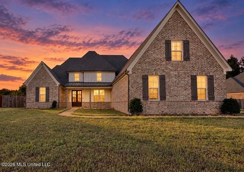 1657 Carlee Dr, Hernando, MS, 38632-8260 | Card Image