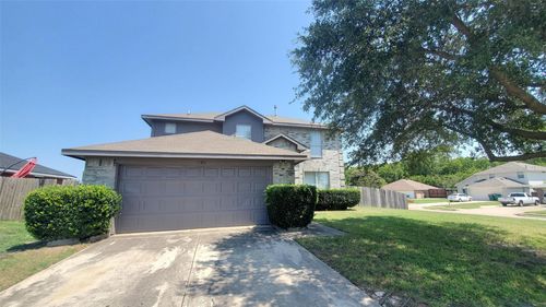 201 Poinsetta Ln, Cedar Hill, TX, 75104-6637 | Card Image